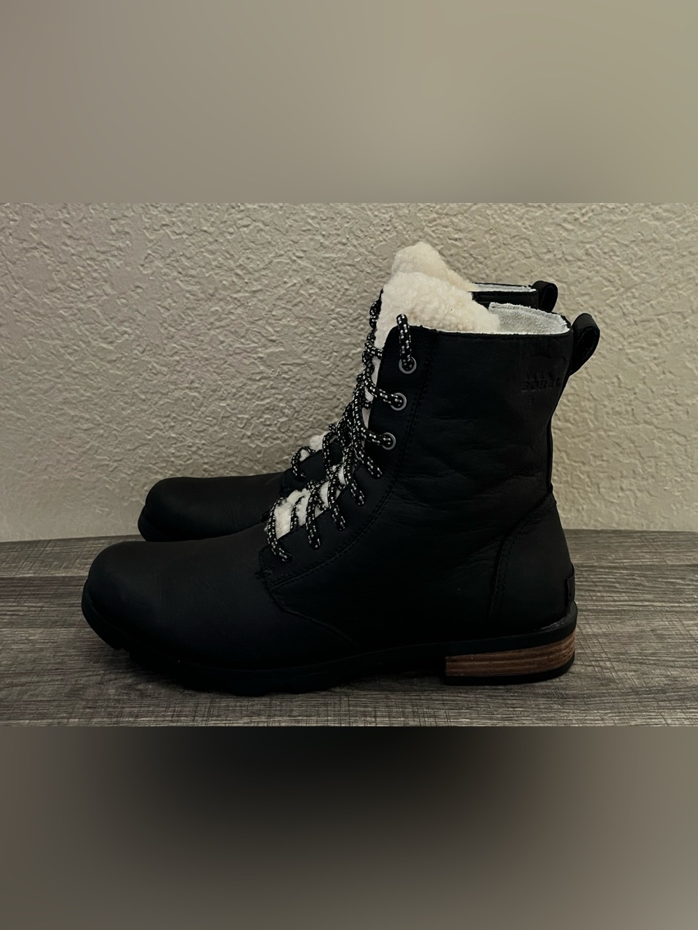 Sorel Women's Emelie Short Lace Cozy Boots Black Color Size-10